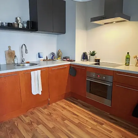 Spacious With Balcony דירה