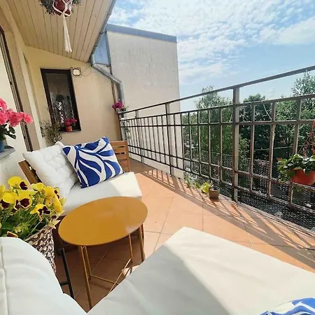 Spacious With Balcony *
